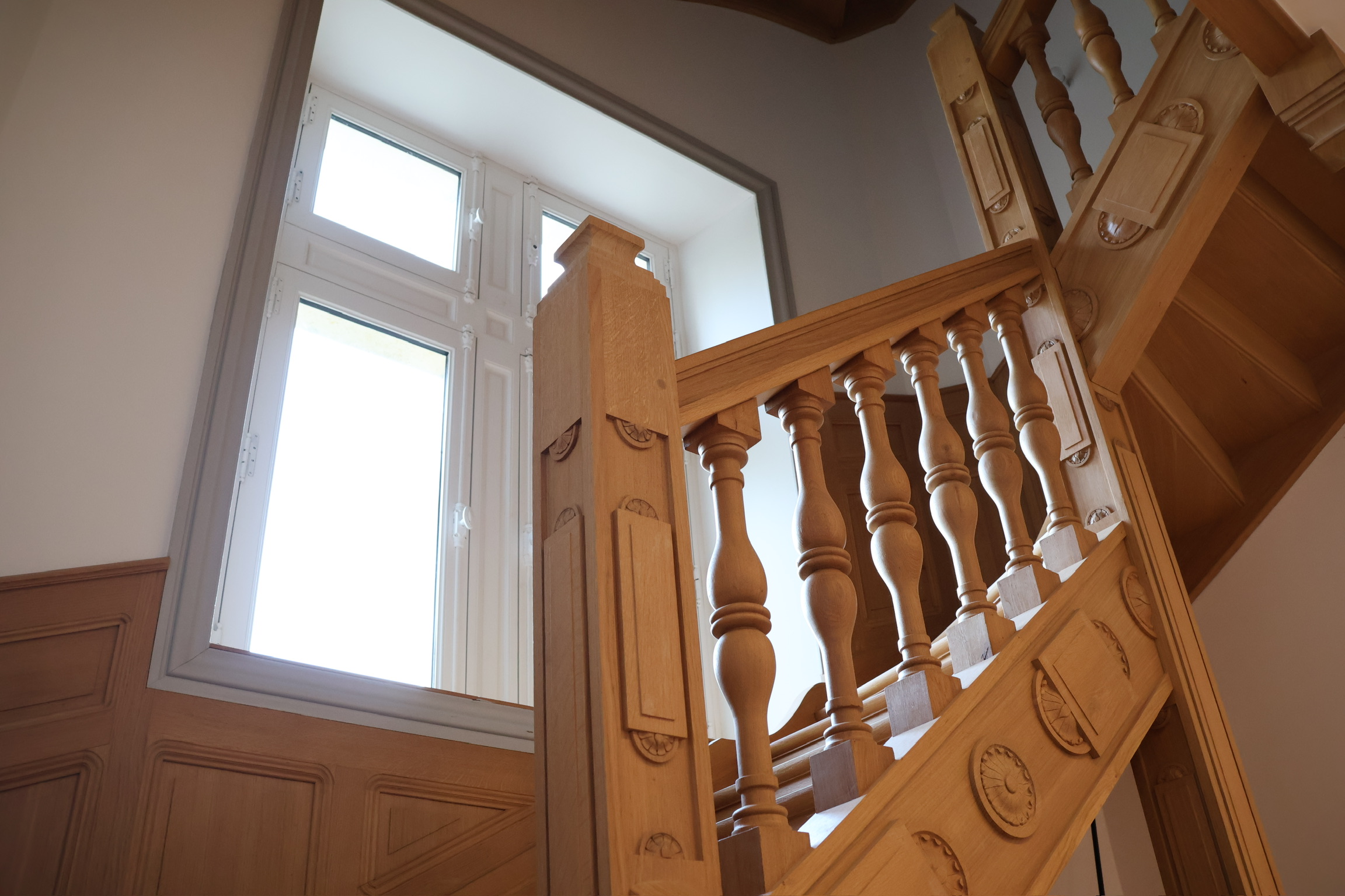 Logement du dernier étage — escalier du château